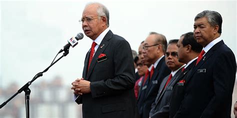 Mulai tahun 2012, kerajaan telah bersetuju untuk memansuhkan bayaran tambahan persekolahan yang sebelum ini dikenakan kepada setiap ibu. SKPanji: Pemakaian Tanda Nama Penjawat Awam Ikut Pekeliling