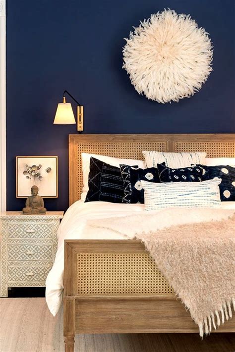 Paint your walls a nice deep shade of navy and then punctuate the depth with crisp white accents and vibrant. Color Passion: 30 Bold Painted Accent Walls - DigsDigs