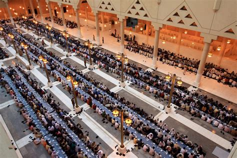 Resep menu buka puasa 539082. Satu Juta Paket Buka Puasa Gratis dari Pangeran Arab, Minat?