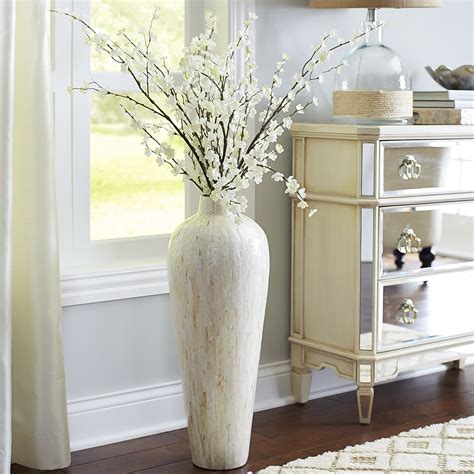 10 Large Vase Decoration Ideas