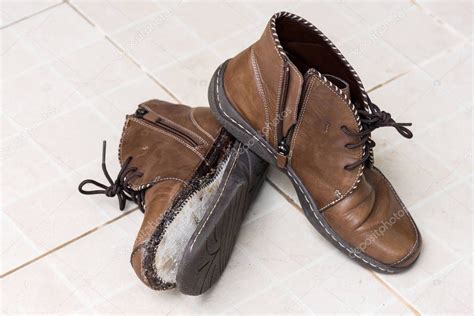 Torn Women Shoe Closeup Broken Women Leather Shoe Need Repair — Stock