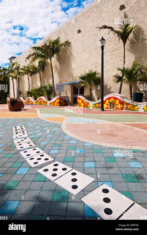 Domino Park Calle Ocho Little Hi Res Stock Photography And Images Alamy