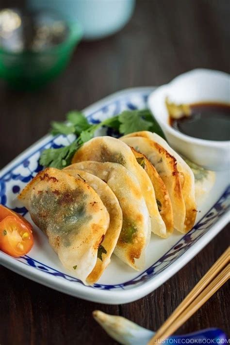 It pairs well with most sides or can be enjoyed by itself (i've listed some pairing ideas at the end of the post). Pan-fried Chicken Gyoza in 2020 | Easy japanese recipes ...