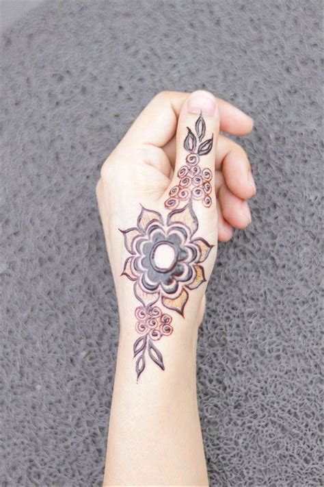 50 Simple Finger Mehndi Designs For Front And Back 2021 Finger Henna Ideas