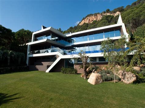 15 Million Modern Villa In Spain