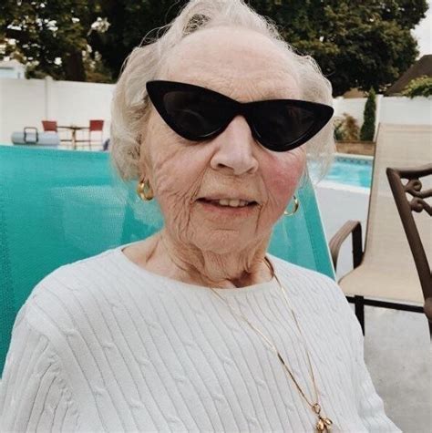 Grandma Trendsetter Adamselman Womanslook Sunglasses Mode
