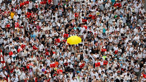 Raw Hundreds Of Thousands Protest Extradition Bill In Hong Kong
