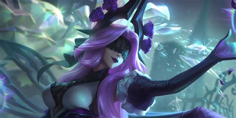 League Of Legends Cosplayer Dazzles As Dark Mage Syndra S Withered Rose Skin
