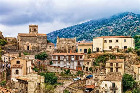 10 Prettiest Small Towns In Italy You Must See Follow Me Away