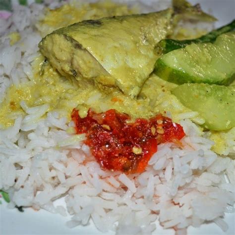 Dijamin selera makan langsung meningkat. Resepi Ikan Tongkol Gulai Kuning Stail Nasi Berlauk ...