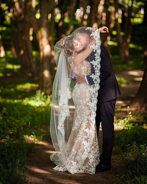 18 Romantic Wedding Photo Ideas To Take With Your Bridal Veil Page 2