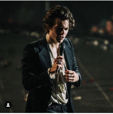 Pin by PIMMIE STYLES on Harry Styles 18 | Harry styles live, Harry styles, Edward styles