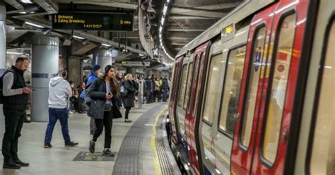 Live London Underground Travel Updates As Elizabeth Line Circle