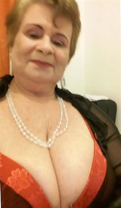 Busty Granny Cleavage Heaven