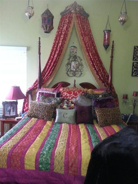 White walls, black and white furniture. Indian room decor | Indian themed bedrooms, Indian bedroom ...