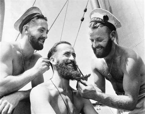 Funny Vintage Photos Show Soldiers Take Care Of Their Beards At War
