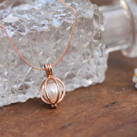 Rose gold pearl necklace pearl pendant necklace bridesmaid. Oyster Rose Gold Pearl Necklace - Joulberry