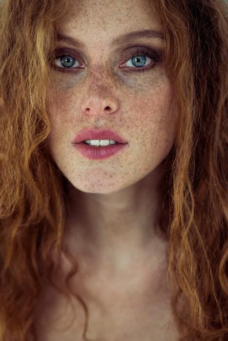 pin by bibi serrano on beauties beautiful freckles redheads freckles beautiful red hair