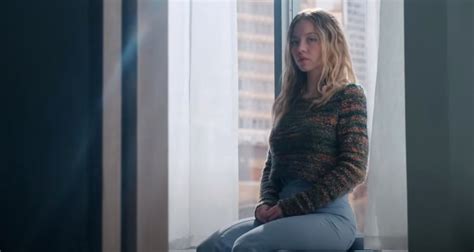 The Voyeurs Movie Review Amazon S Timid Erotic Thriller Wastes Sultry Sydney Sweeney Kfindtech