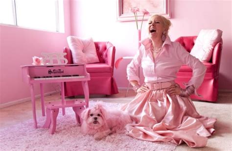Kitten Kay Sera Is Officially The Worlds Pinkest Person And She Is Absolutely Glorious