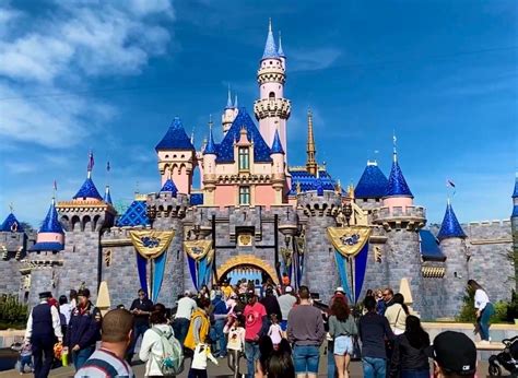 The Cheapest Days To Visit Disneyland Magic Guidebooks