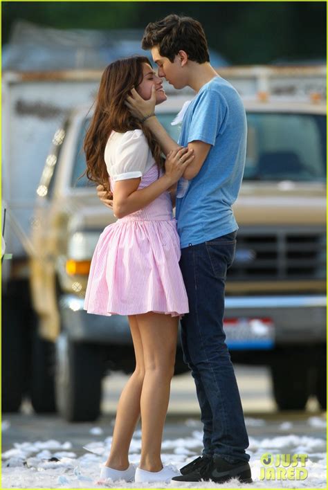 Selena Gomez And Nat Wolff Kissing Under Guidance Photo 2700029