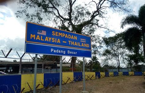 Dalam kejadian jam 3.10 pagi itu, mangsa, koperal baharuddin ramli, 54, sedang bertugas bersama seorang lagi. Pegawai Thailand ke Malaysia siasat syarikat tempatan ...