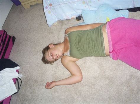 Passed Out Girls 153 Pics