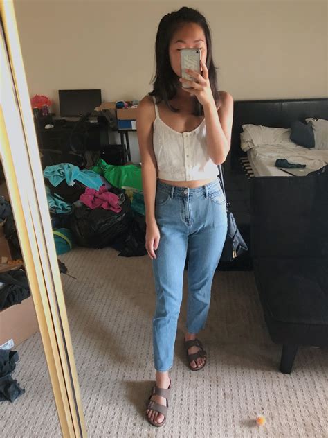 Ootd Crop Tank Top Mom Jeans Birkenstocks In 2019 Mom Jeans Outfit Jeans Outfit Summer