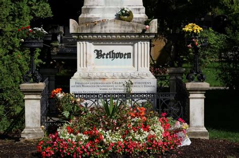 Beethoven S Grave In The Cemetery Of The Musicians In Vienna Aus Stock