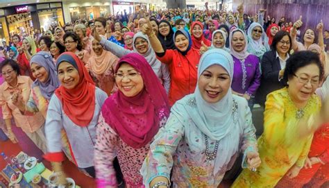 The mostly muslim nation of malaysia has always walked a fine line between protecting the rights of malay women and acknowledging the role that islam plays in the daily lives of its citizens. Malaysia wants 50% of policymakers to be women | GovInsider
