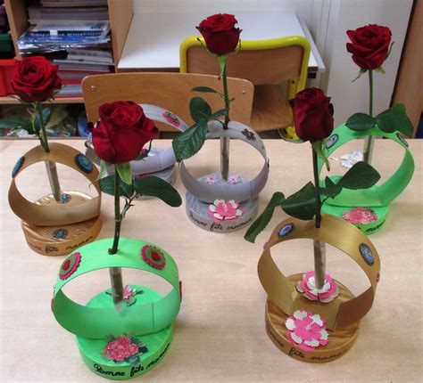 Check out our fete des grand mere selection for the very best in unique or custom, handmade pieces from our shops. Et voici notre soliflore : une bande de carton pour le ...