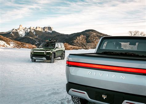 Both the gmc hummer ev and rivian r1t are very close in size. Rivian Automotive: R1S è il suv elettrico [video ...