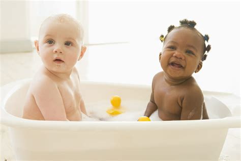 13 Useful Tips To Make Bath Time Less Traumatic For Our Baby Neolittle