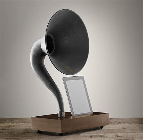 Ipad Gramophone Dock Looks Elegant