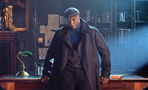 A woman and a man vying for a woman's affection: Netflix Serie „Lupin" mit Omar Sy als Meisterdieb in Paris ...