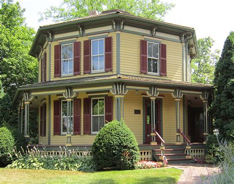 What You Need To Know About Victorian Style Homes