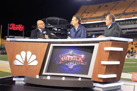 Nbc Officially Announces Sunday Night Football Team Of Mike Tirico Cris Collinsworth And