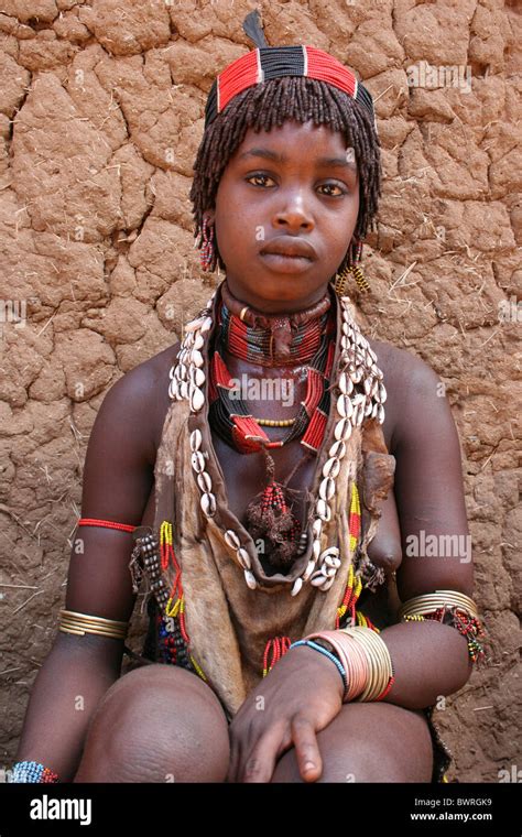 Girl Hamer Tribe Ethiopia Fotos Und Bildmaterial In Hoher Auflösung