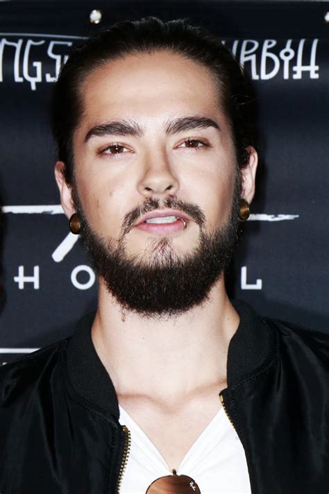 O tom kaulitz é o guitarrista da banda e é simplesmente lindo! tom kaulitz Picture 1 - Tokio Hotel Promoting Their Album ...