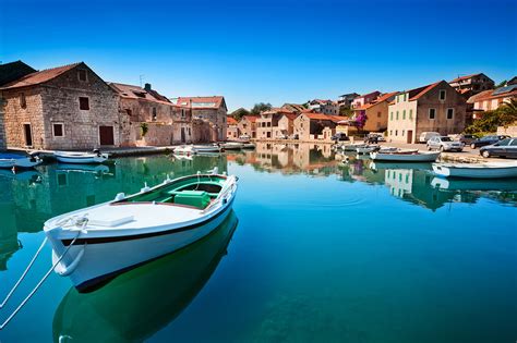 Navigare yachting is perfectly located to deliver a dream croatia sailing vacations adventure! Croatia Cruises Small Ships - Croatia Boat Tours ...