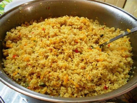 La quinoa (también llamada quínoa o quinua) es una semilla con algunas características parecidas a las de los cereales por eso se dice que es un lo primero de todo es que la quinoa está recubierta de una sustancia llamada saponina que le da un sabor amargo y en grandes cantidades puede resultar. Beneficios de la quinoa | Entrenamiento