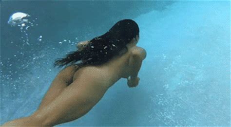 Enjoying A Nude Swim Underwater Nudeshots
