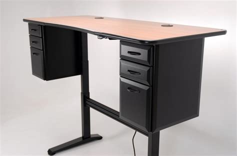 Over 200 desktops & 40 frame choices. Ergo Office 72 adjustable height desk | Martin & Ziegler