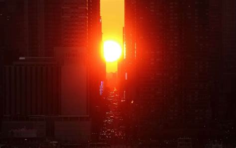 Manhattanhenge Effect Has Sun Aligned Perfectly With Street Grid