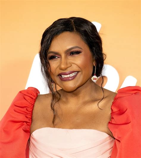 Mindy Kalings Son Spencer Says ‘hi To His Shadow In Adorable Video