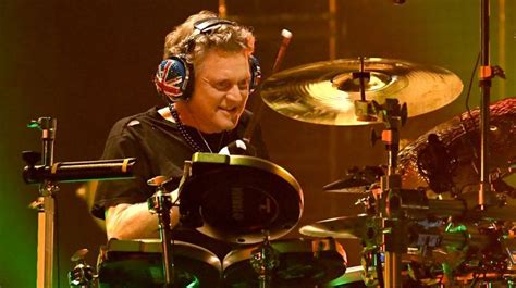 How Def Leppards Rick Allen Returned To The Drums With Just One Arm Grunge Def Leppard