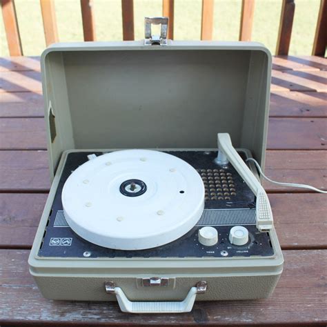 Vintage Rca Victor Portable Tube Record Player Model Vfp05h