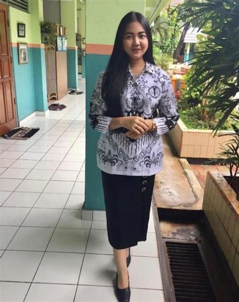 Gambar Guru Cantik Cari