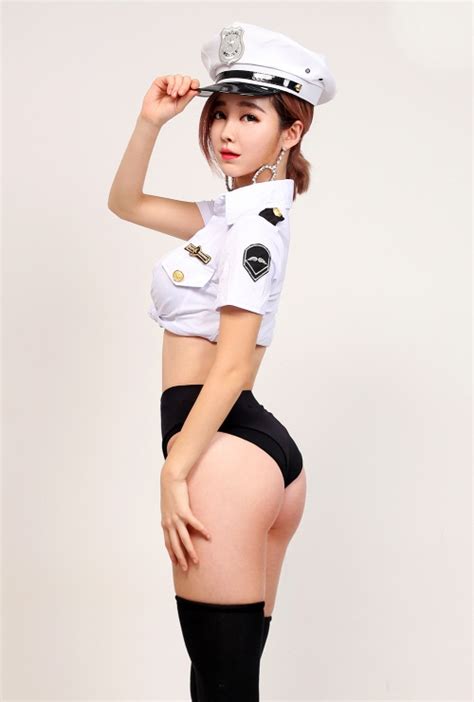 포토 제복으로 시선강탈 섹시 걸그룹 플라이위드미 연예